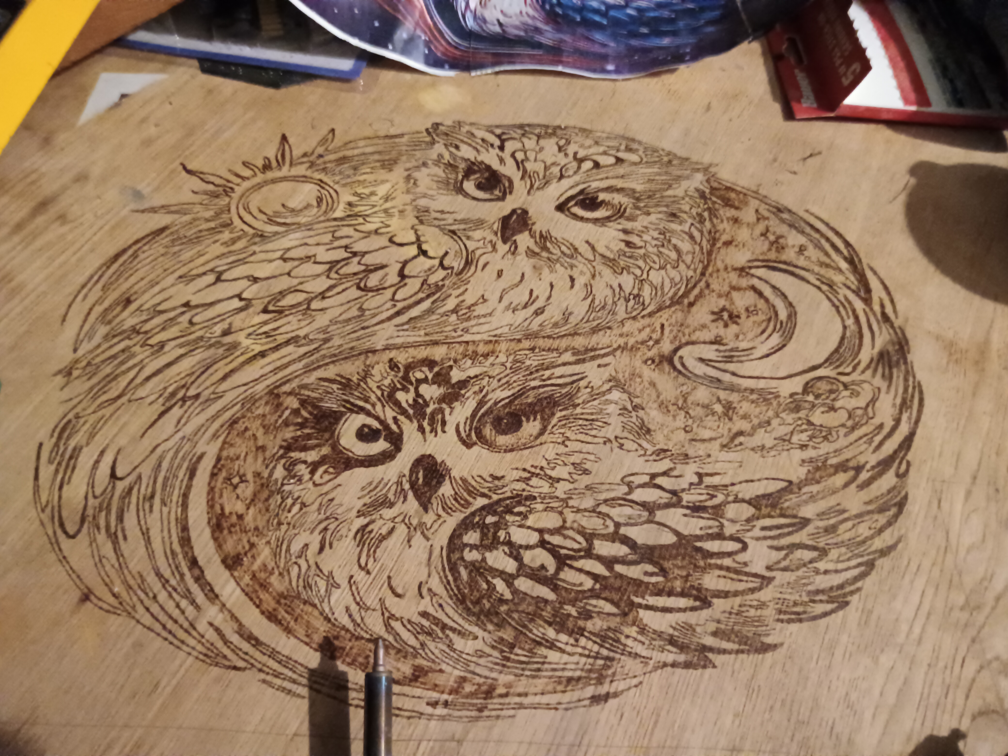 Lightning burned Owl Yin Yang Table